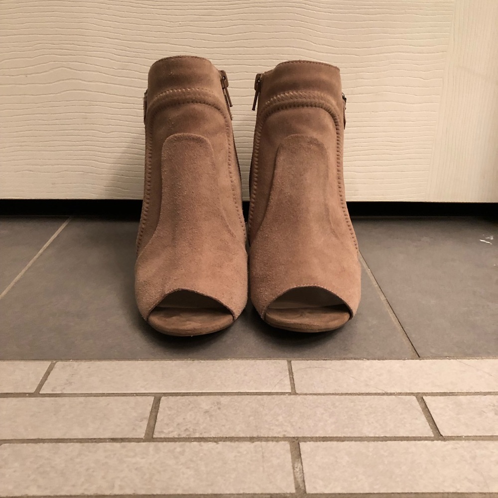 Vince Camuto Peep Toe Ankle Booties Sz 6.5